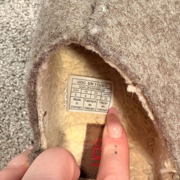 UGG Refelt Tasman’s - Picture 2 of 3